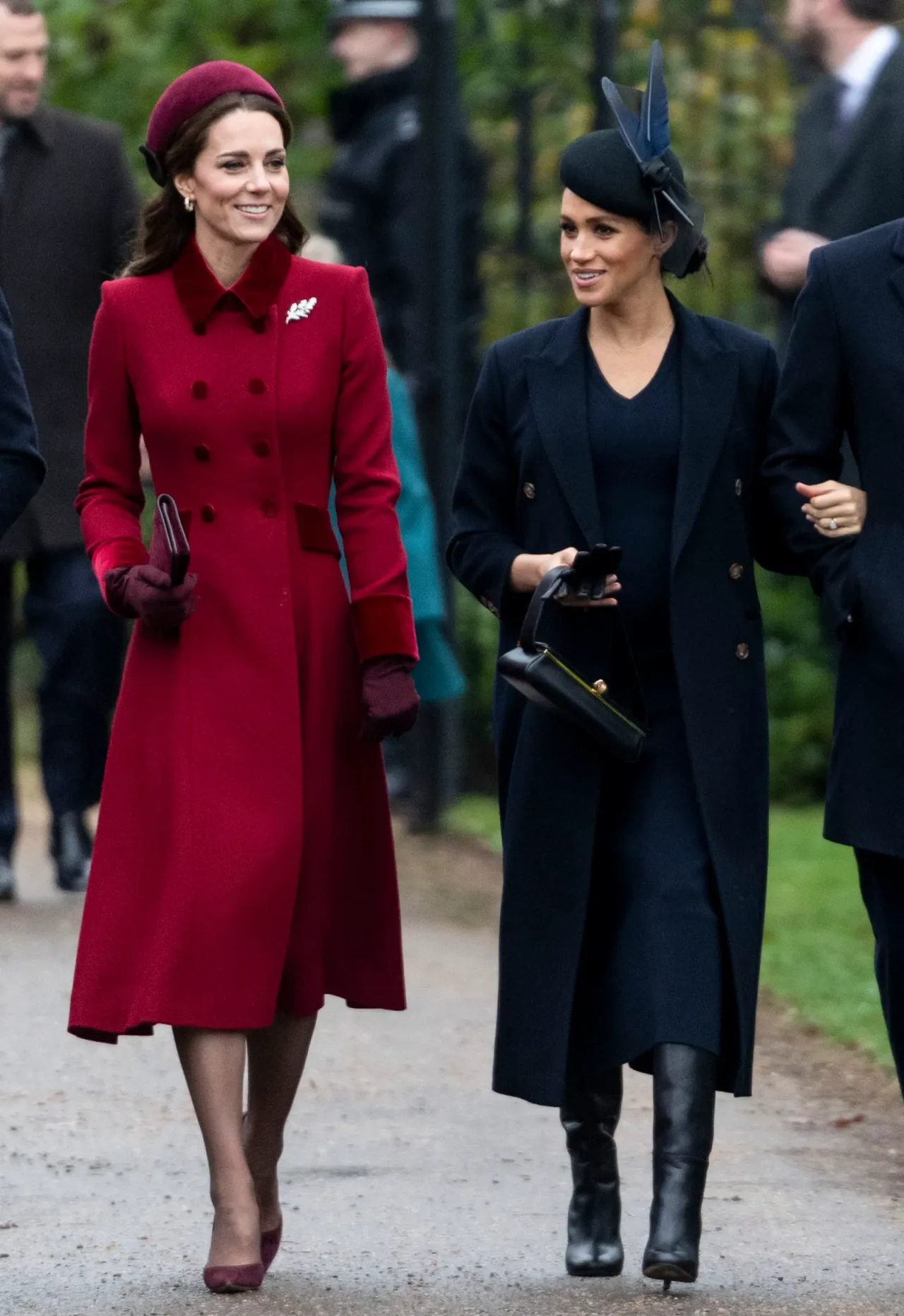 công nương kate middleton và meghan markle khuy áo