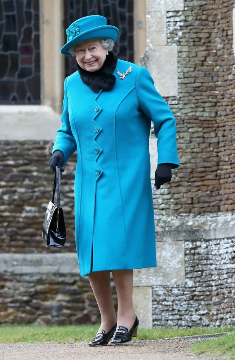 Nữ hoàng Elizabeth mặc trang phục nổi bật trong đám cưới công nương Meghan Markle Nữ hoàng Elizabeth mặc trang phục nổi bật trong đám cưới công nương Meghan Markle