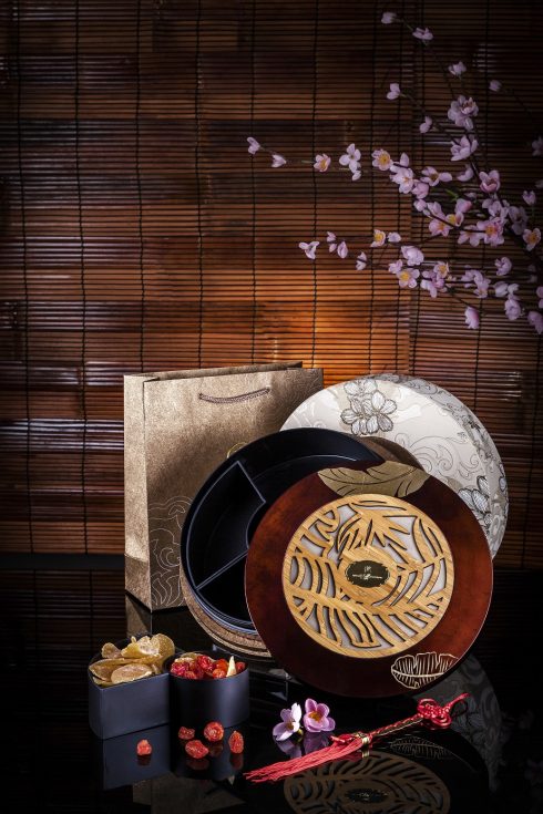 Những sản phẩm quà tặng từ nguyên vật liệu truyền thống qua sự mày mò, sáng tạo của Mỹ Liên trở nên tinh tế, ấn tượng