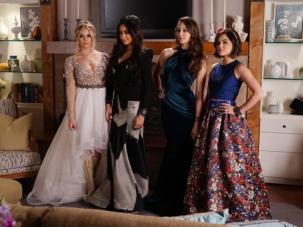 thời trang phim truyền hình âu mỹ pretty little liars 4 nhân vật trong bộ đầm prom