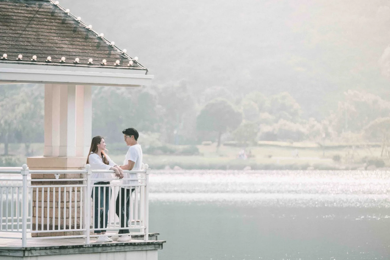 cung hoàng đạo cặp đôi bên hồ