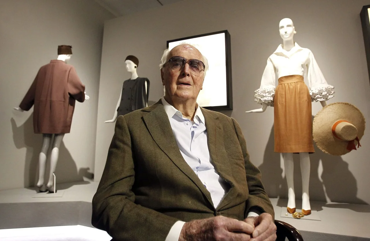 Hubert de Givenchy cùng chiếc mắt kính nổi bật