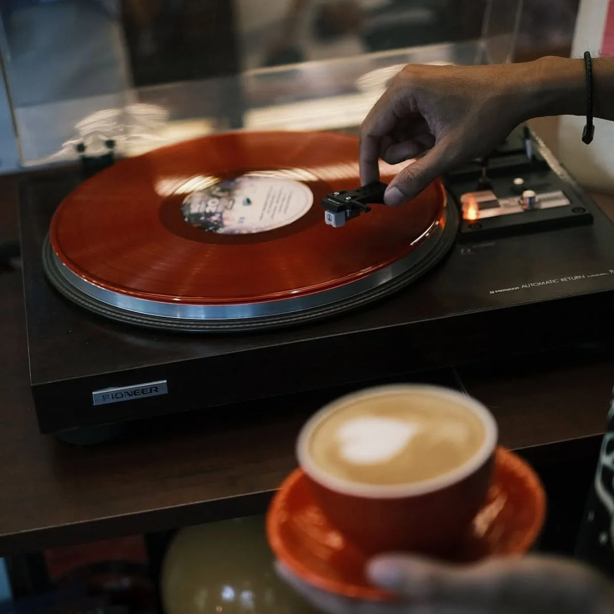 Uống cà phê nghe đĩa than Giang Coffee địa điểm mùa Thu tháng 9 2025