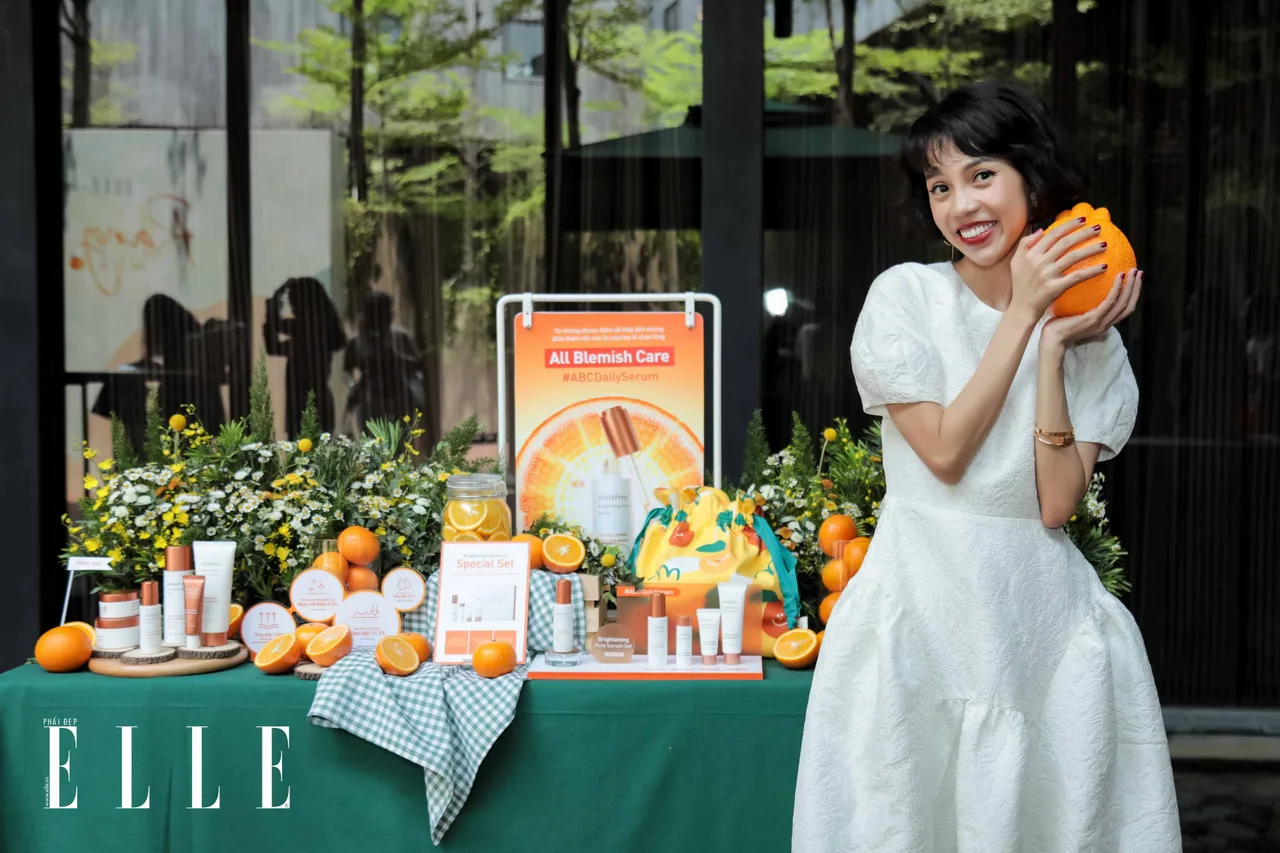 Biên tập viên Nicky Khánh Ngọc tại sự kiện workshop rạng rỡ mùa quýt chín của innisfree
