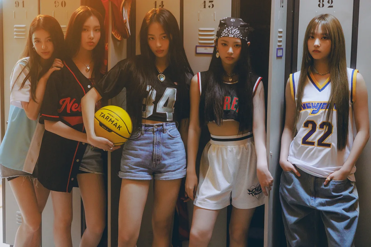 thời trang y2k mv trong hype boy của newjeans