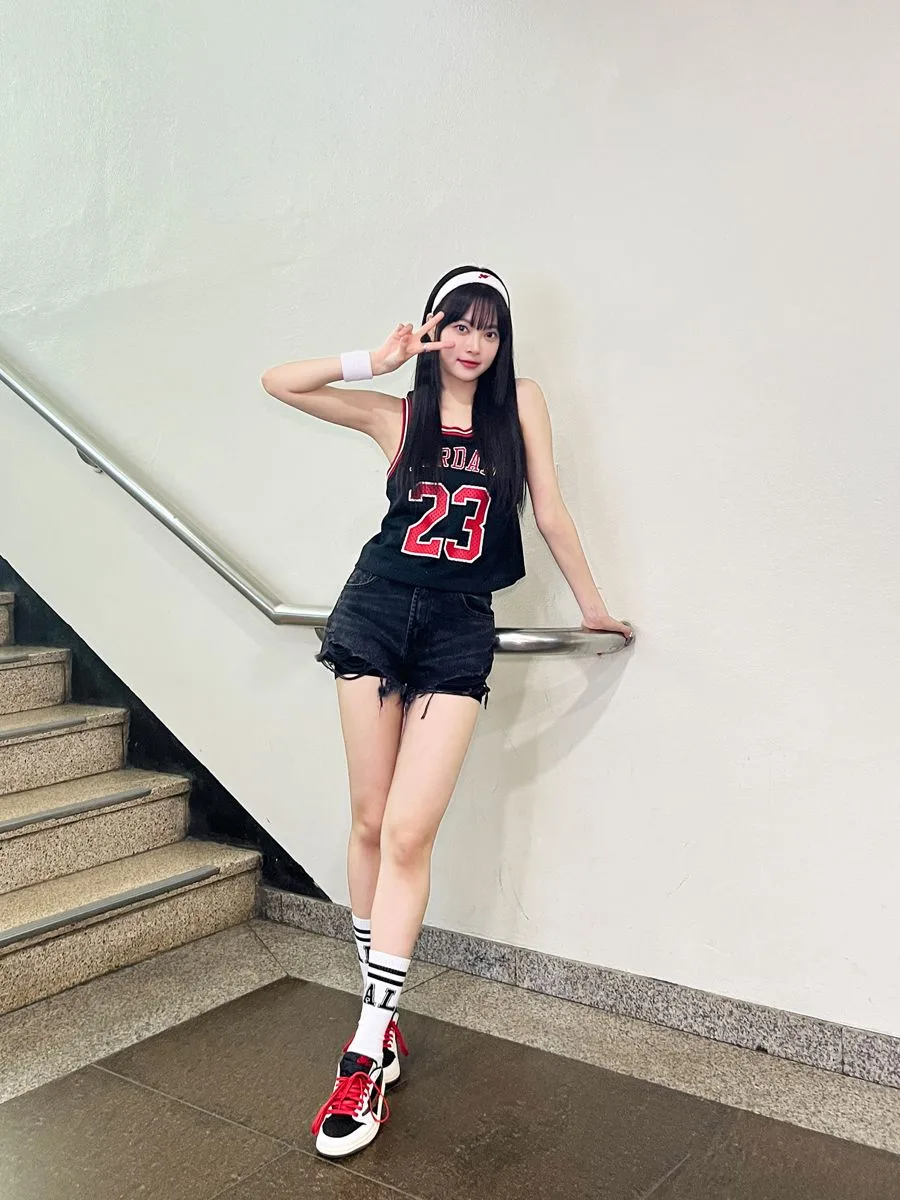 Bộ phối Urban Cool với áo jersey, quần short và băng đô bản lớn