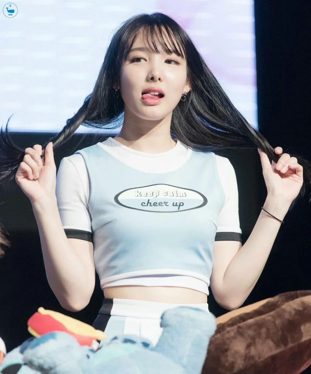nayeon twice (3) nayeon twice (3)