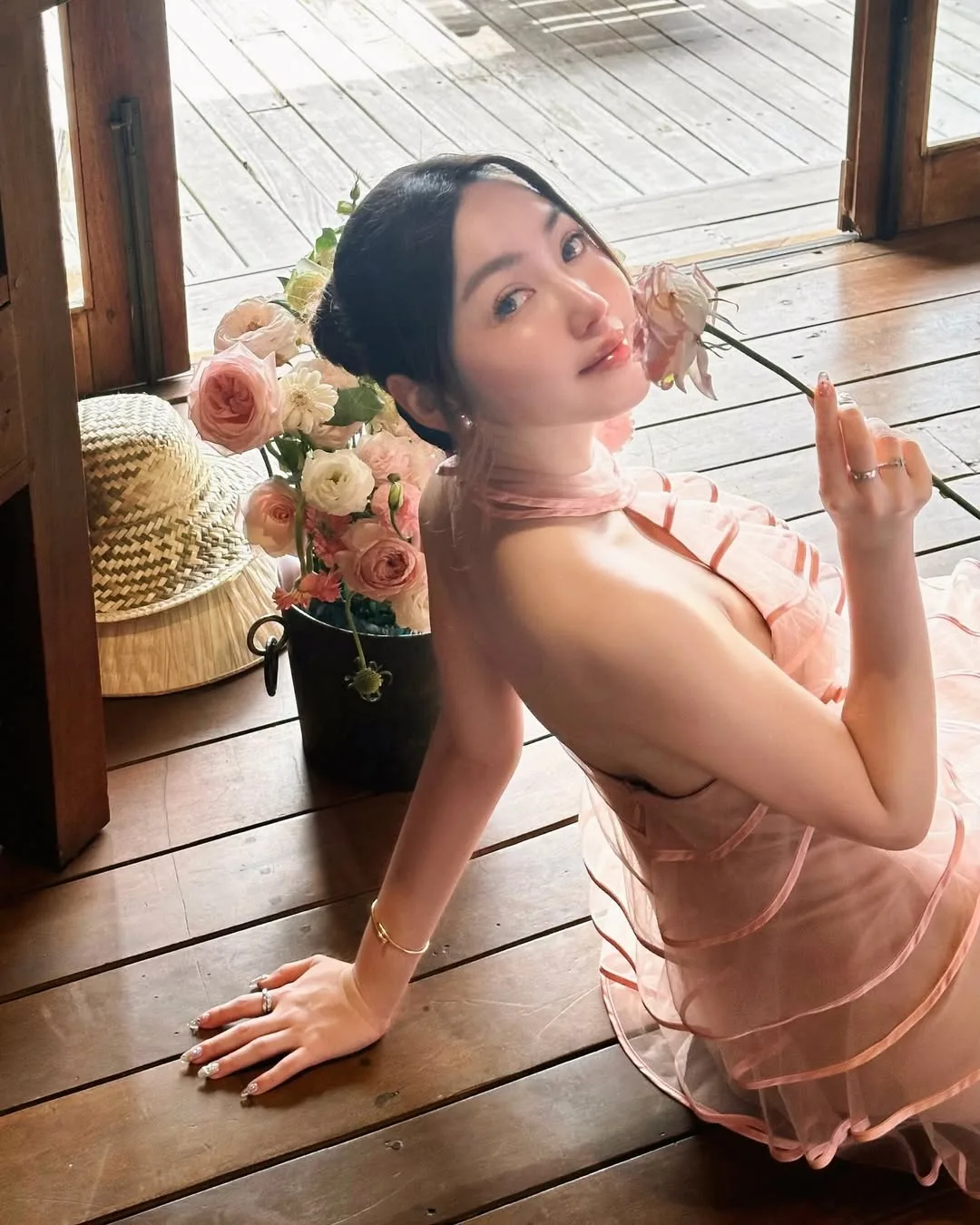 đầm hở lưng chloe nguyễn