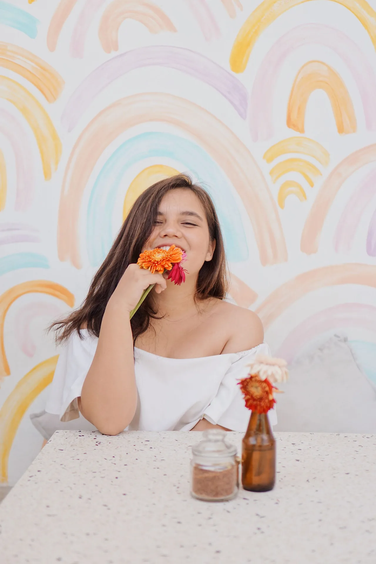 Cô gái cung hoàng đạo Song Tử vui tươi