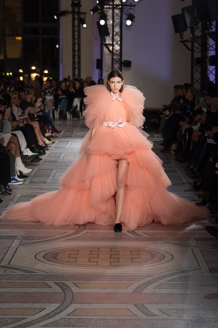 ELLE Việt Nam - Những thiết kế tốn thời gian nhất trong tuần lễ thời trang cao cấp Haute Couture 2018 (1) ELLE Việt Nam - Những thiết kế tốn thời gian nhất trong tuần lễ thời trang cao cấp Haute Couture 2018 (1)