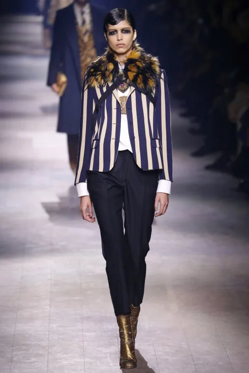 Lông thú trong BST của Dries Van Noten
