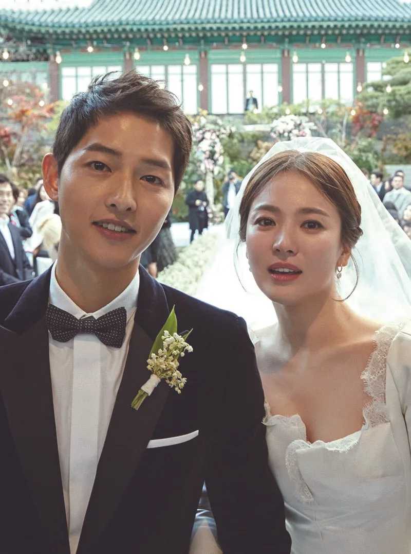 Xuýt xoa với quá trình làm nên chiếc đầm cưới Dior của Song Hye Kyo