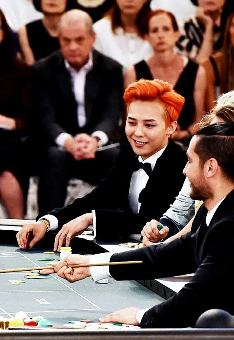 đàn anh BLACKPINK dự show CHANEL Couture Thu Đông 2015