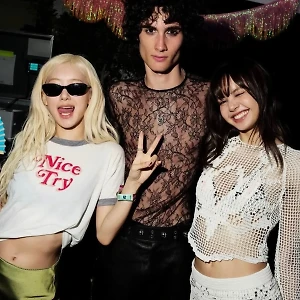 elle-thumb-vuong-sao-chau-a-tai-coachella-2026