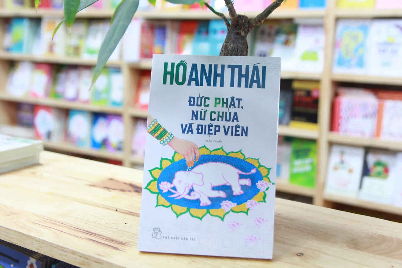 sách đức phật nữ chúa và điệp viên