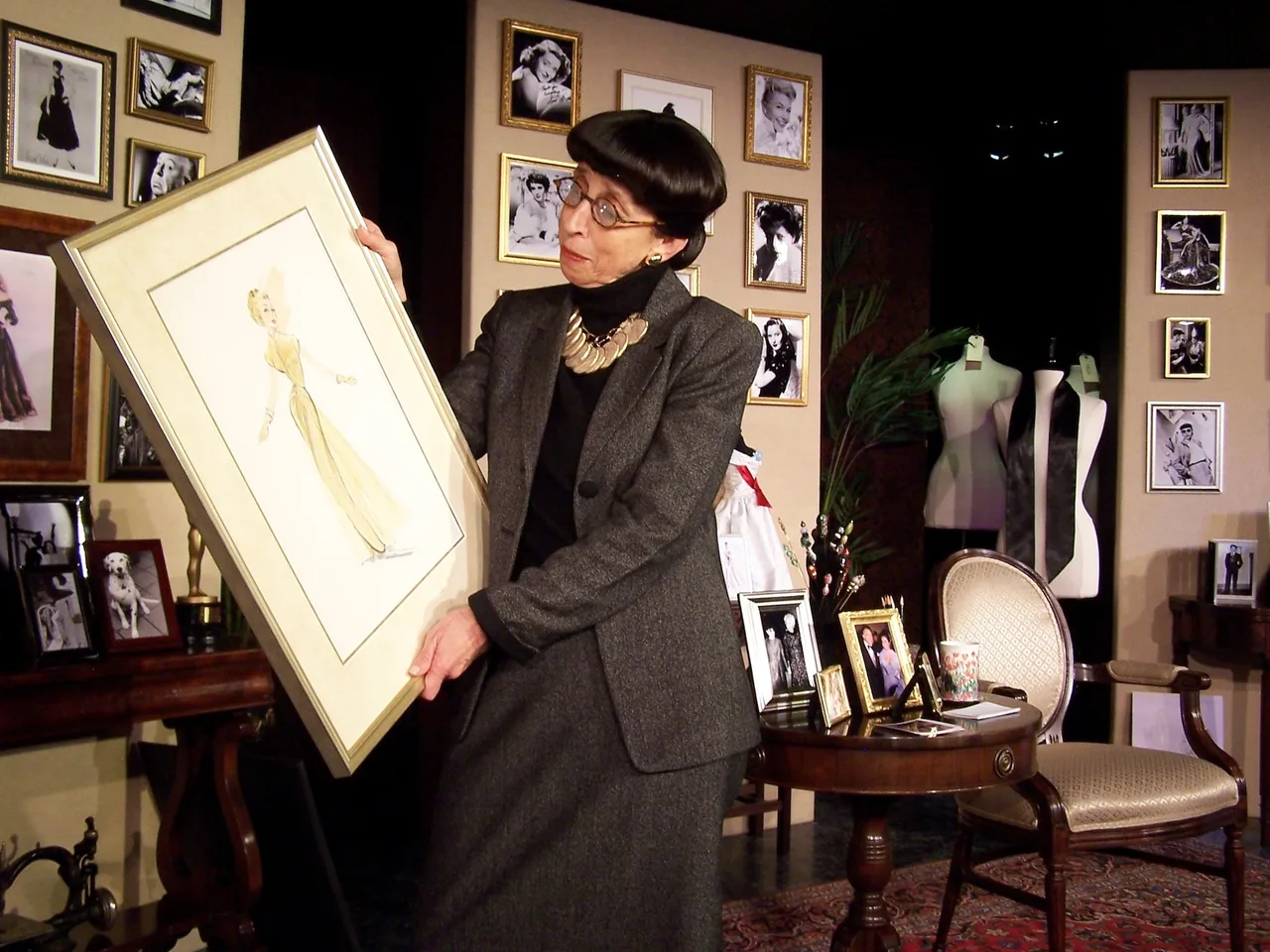 Edith Head kính tròn 2