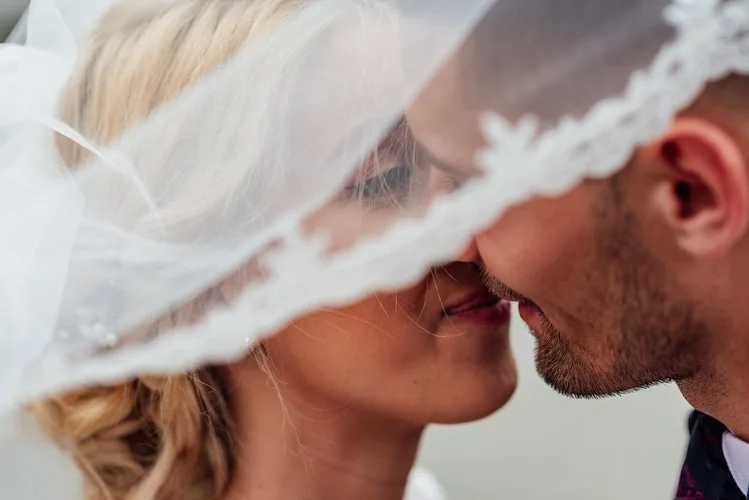 elle việt nam kiểu hôn kinh điển 10
