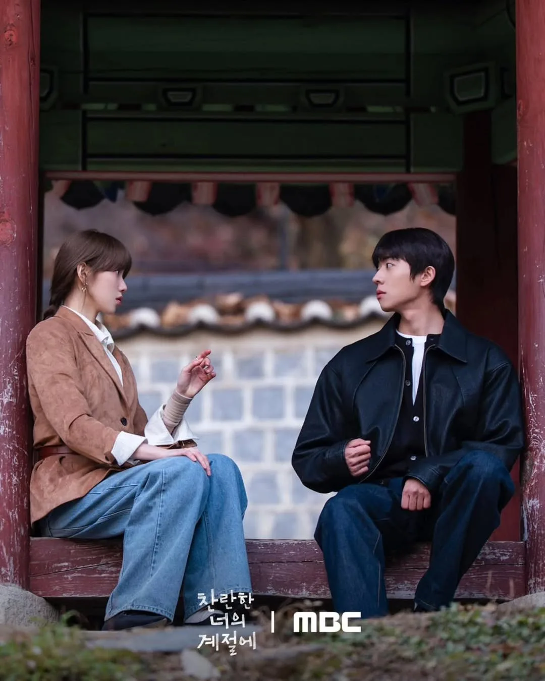 Lee Sung Kyung diện thời trang công sở