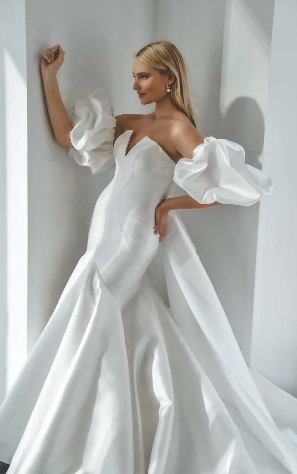 đầm cưới tay phồng ngắn