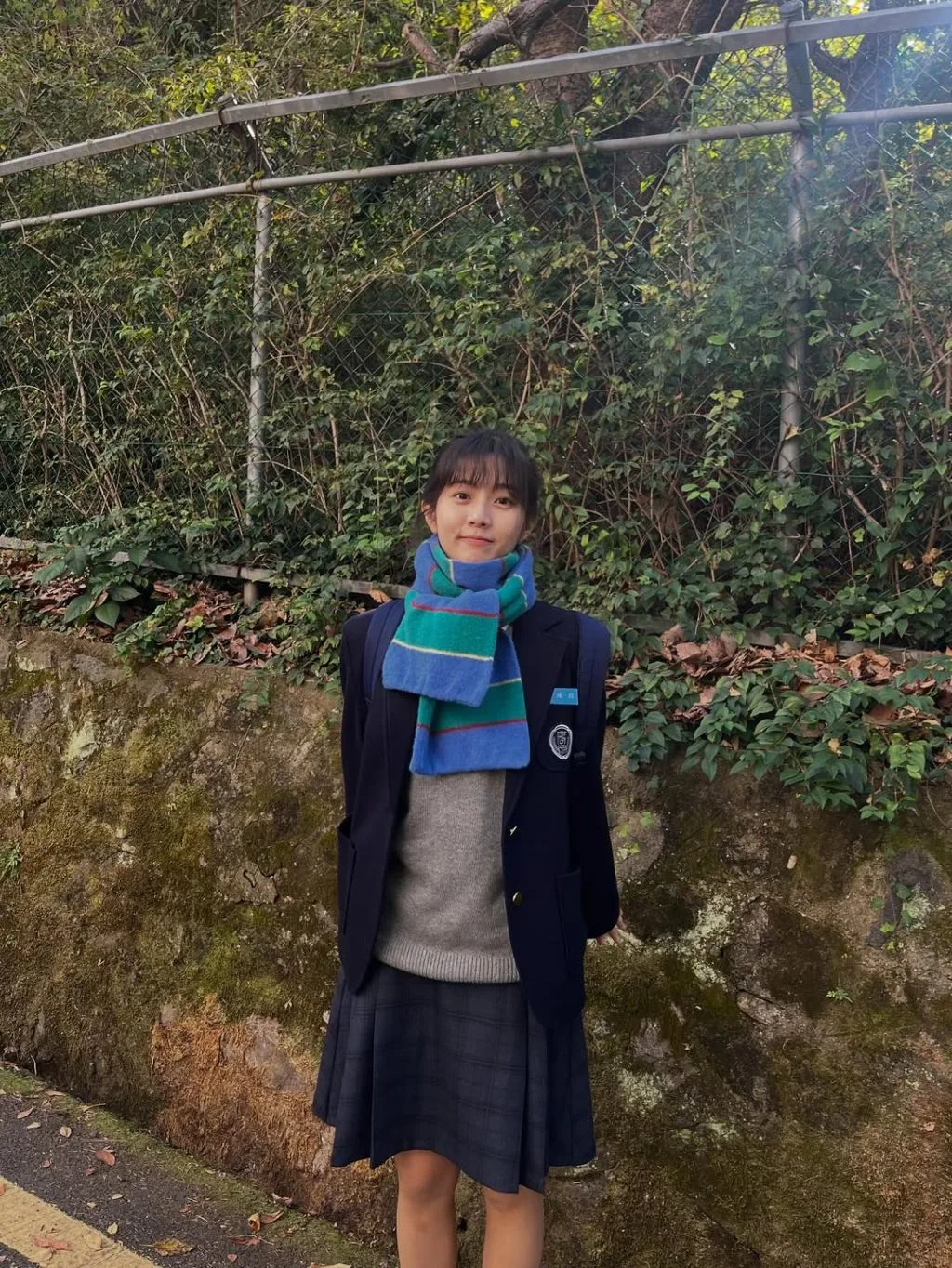 Shin Eun-soo với váy đồng phục chuẩn kiểu Hàn Quốc