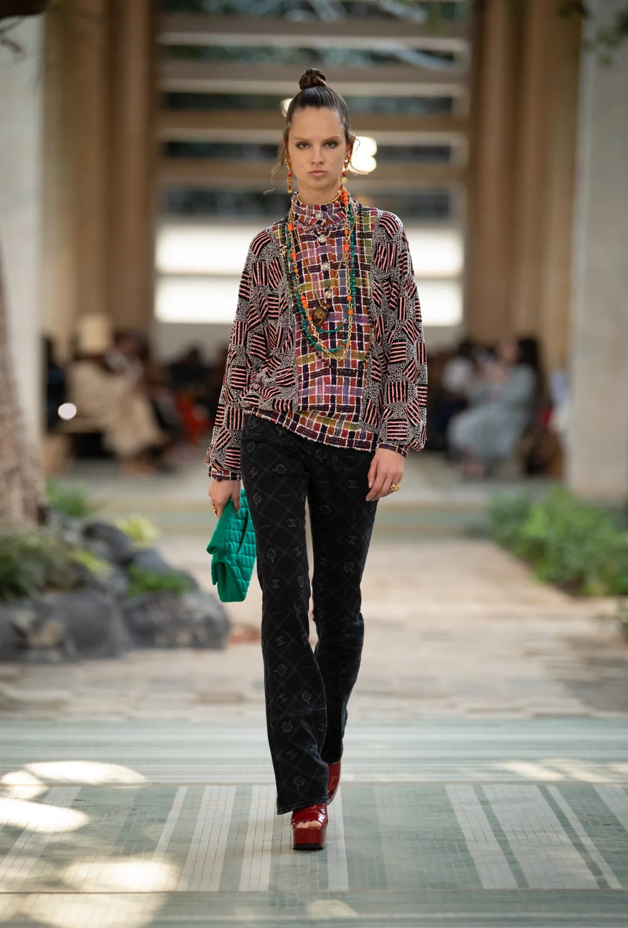 CHANEL Métiers d’art DAKAR 2022/23 look 14
