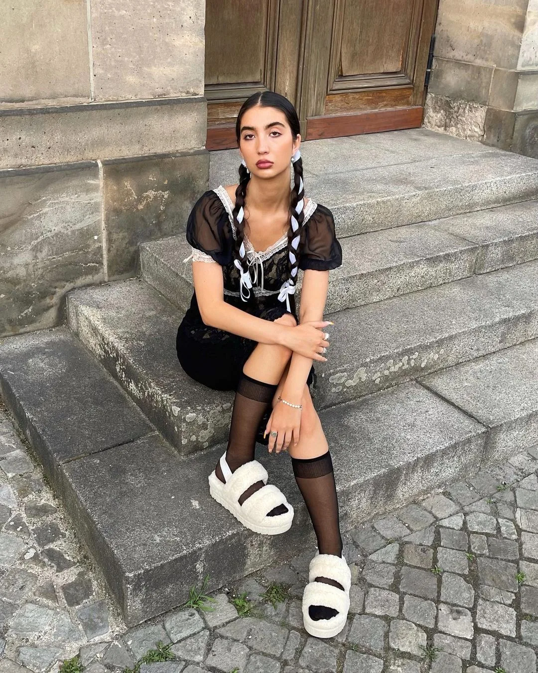 alina_kossan diện giày đế bằng