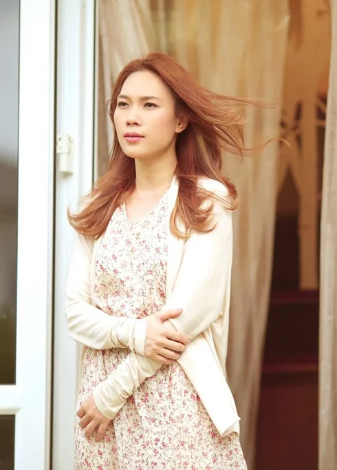 Mỹ Tâm trong MV Em phải làm sao