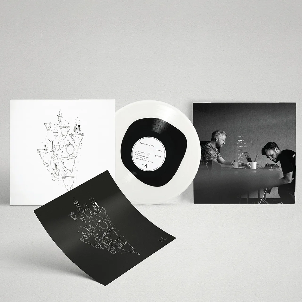 Ólafur Arnalds là một nhà soạn nhạc, nghệ sĩ đa nhạc cụ và nhà sản xuất âm nhạc nổi tiếng người Iceland.