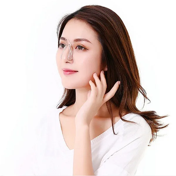 Dùng kẹp nâng mũi cũng là phương pháp được các bạn ưa thích sử dụng để cải thiện tình trạng mũi to của mình
