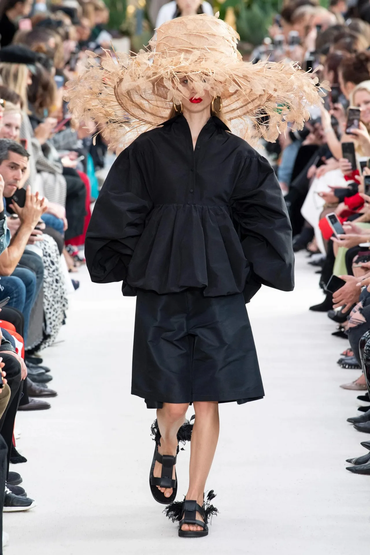 nón rơm trong BST Valentino Ready-to-Wear Xuân-Hè 2019