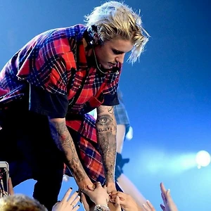 Trung Quốc cấm Justin Bieber biểu diễn vì cho rằng anh làm “vấy bẩn” quốc gia này