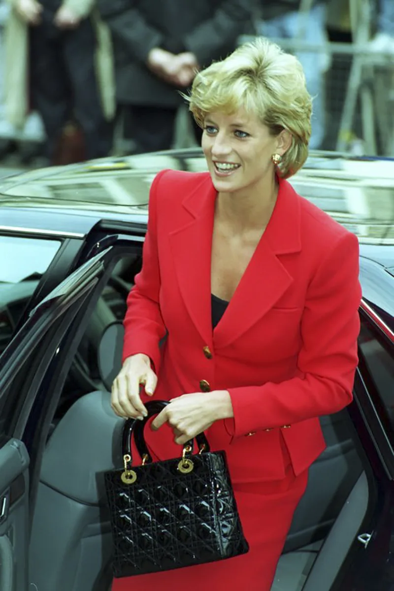 diana và túi lady dior