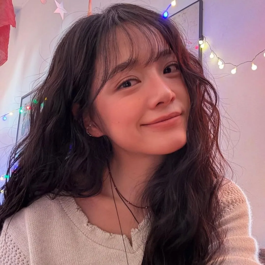 Kim Se Jeong Solar System với mái thưa, tóc xoăn