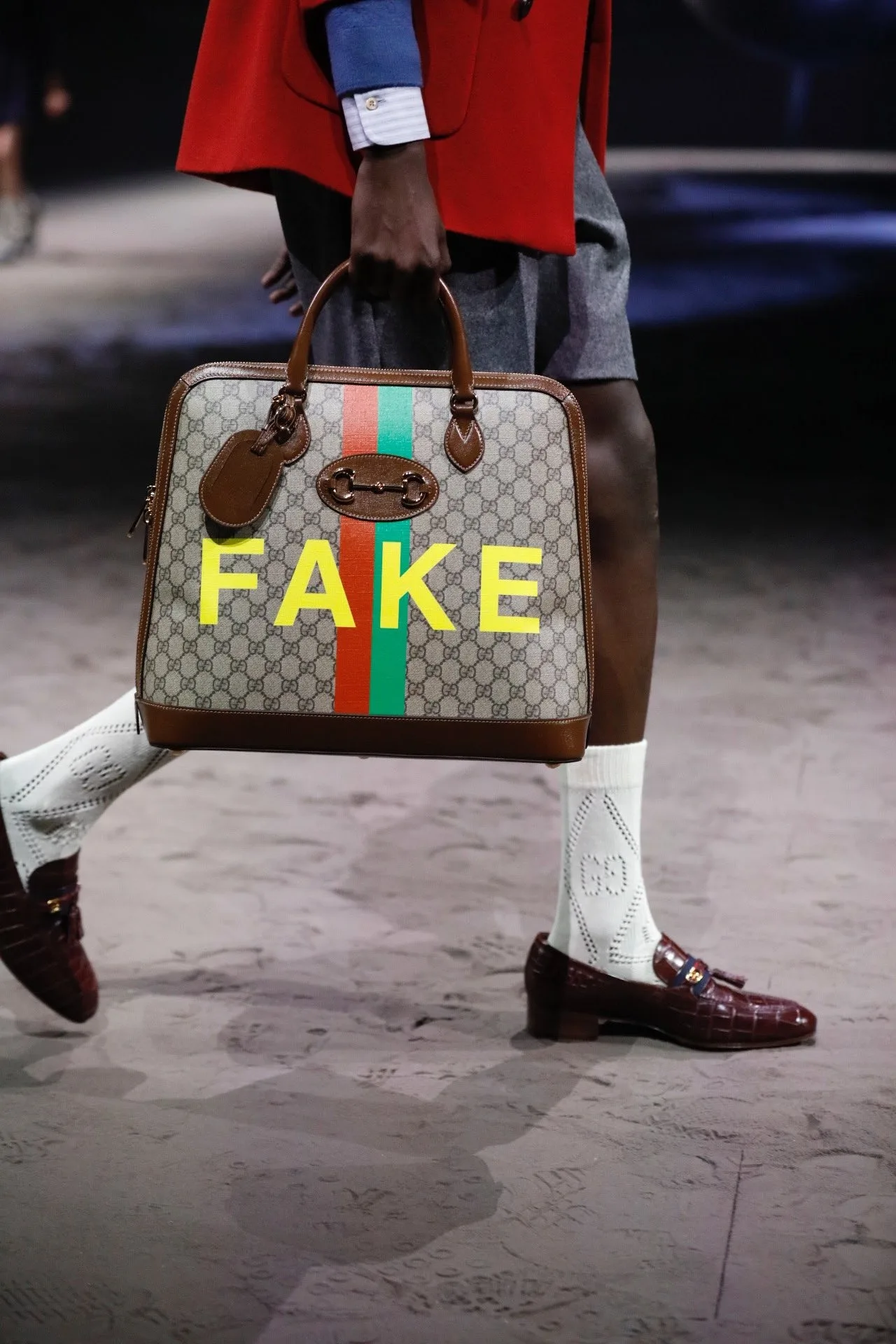 Gucci ra mắt túi xách FAKE