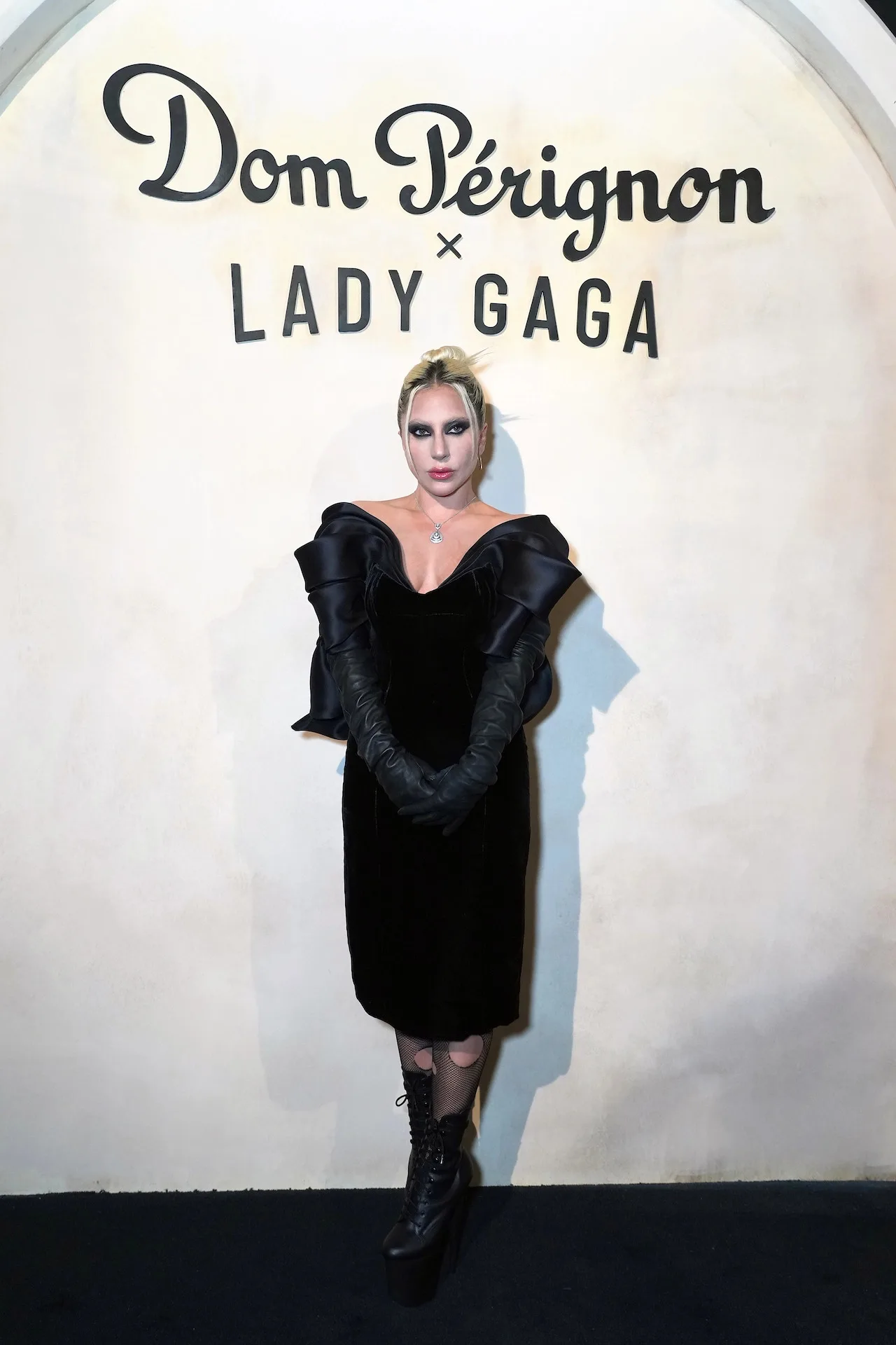lady gaga giày đế cao