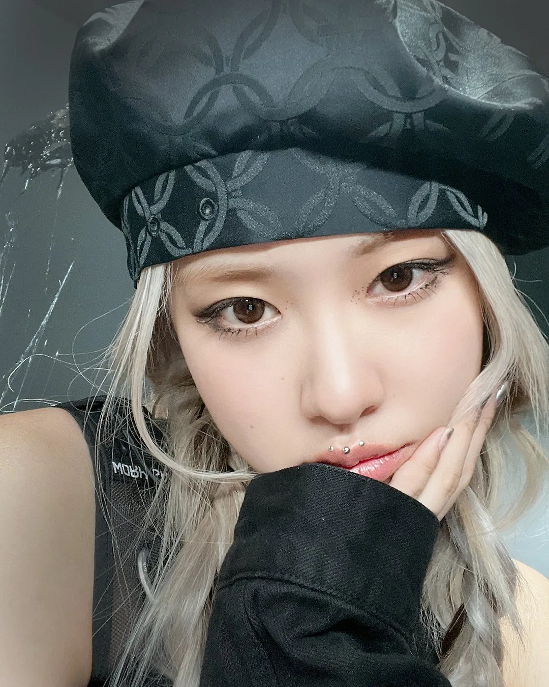 Rosé đội mũ nồi