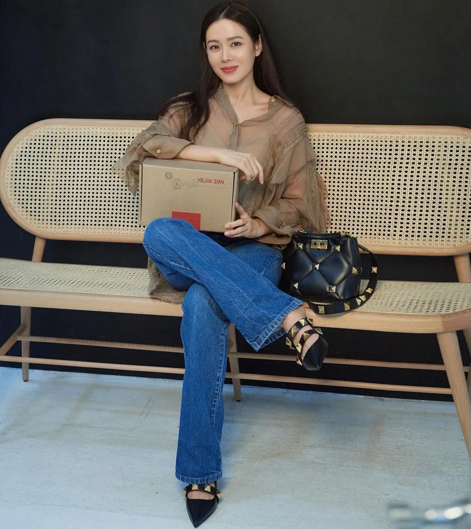 phong cách thời trang của son ye jin