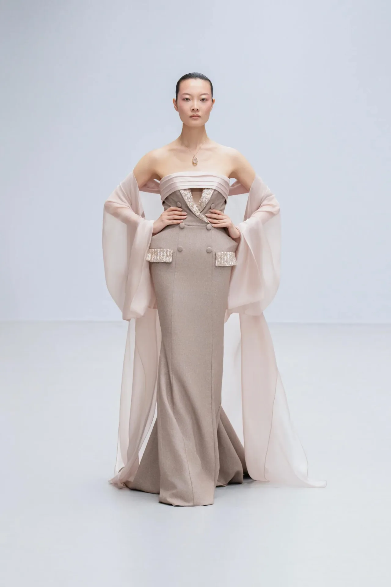 váy vest phong cách Glamorous Romance