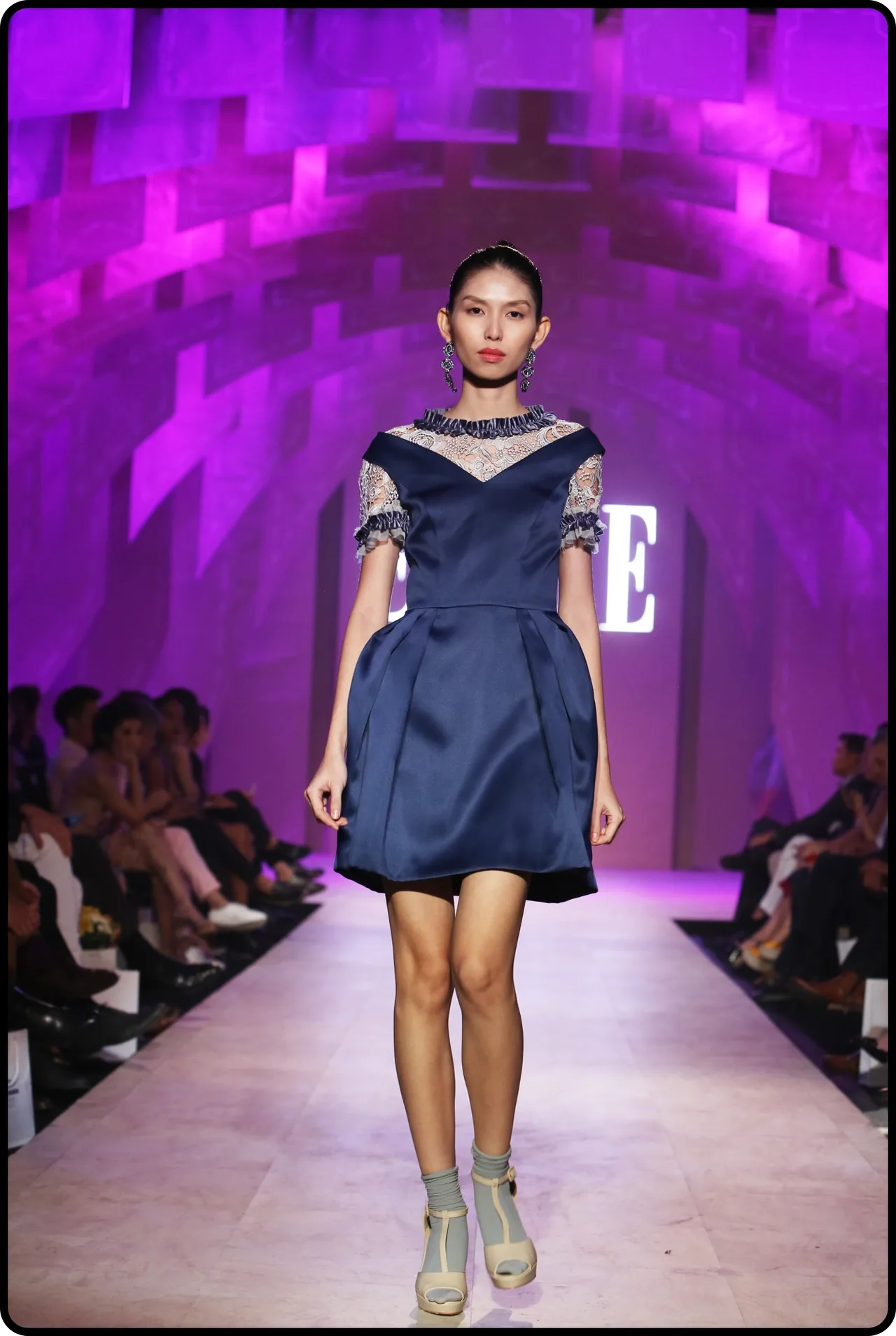 BST của NTK Quynh Giao tại ELLE Fashion Journey 2016