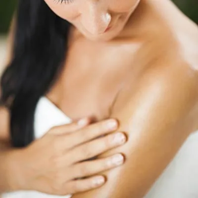 Dưỡng thể toàn thân cach-lam-dep-toan-than-voi-dau-dua-elle-vn-8