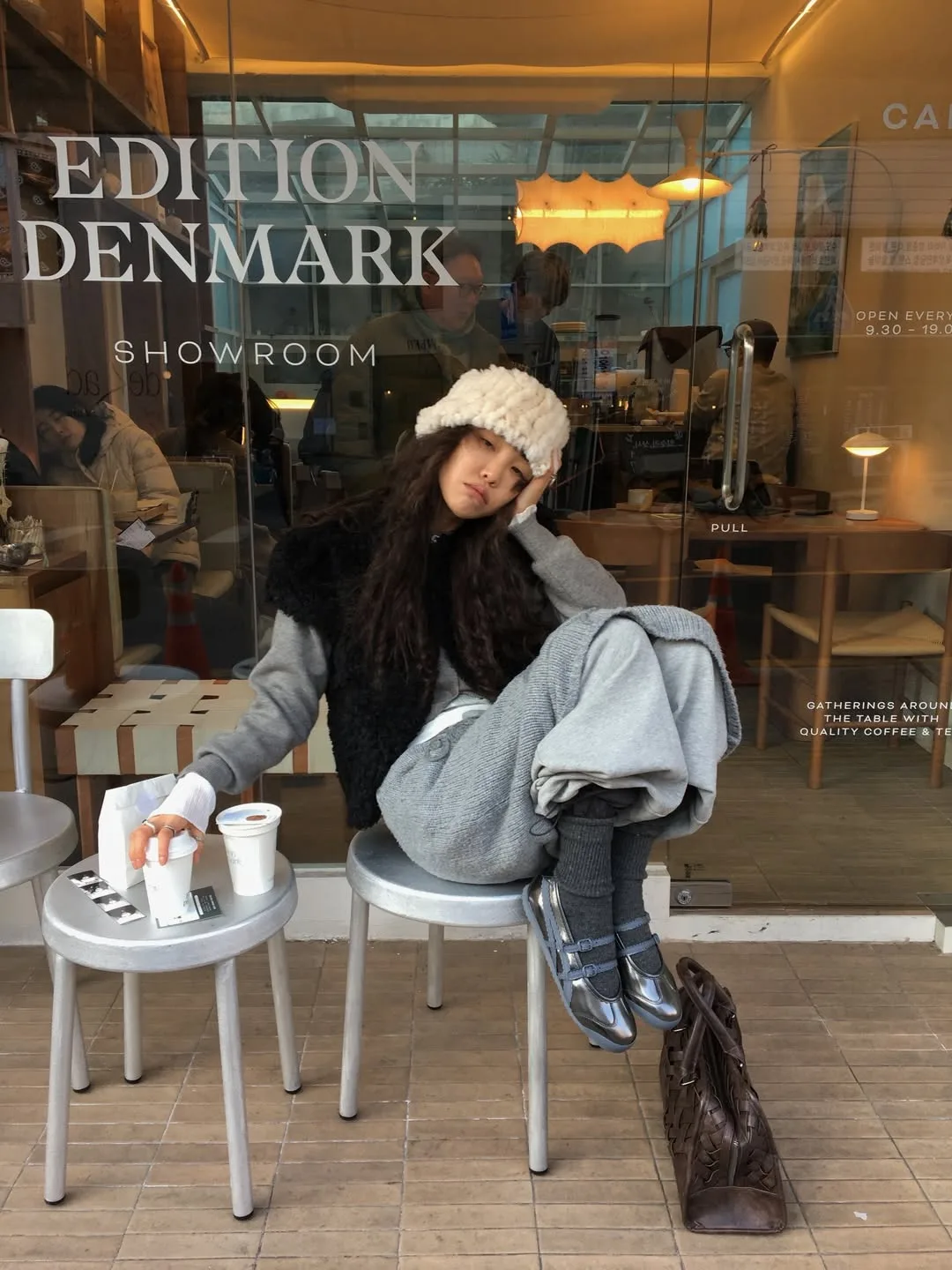 withthreekitties diện sneaker ballet core