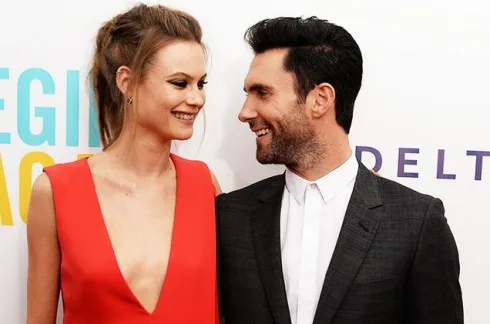 Chuyện tình yêu: Những mối tình lệch tuổi - Behati Prinsloo và Adam Levine