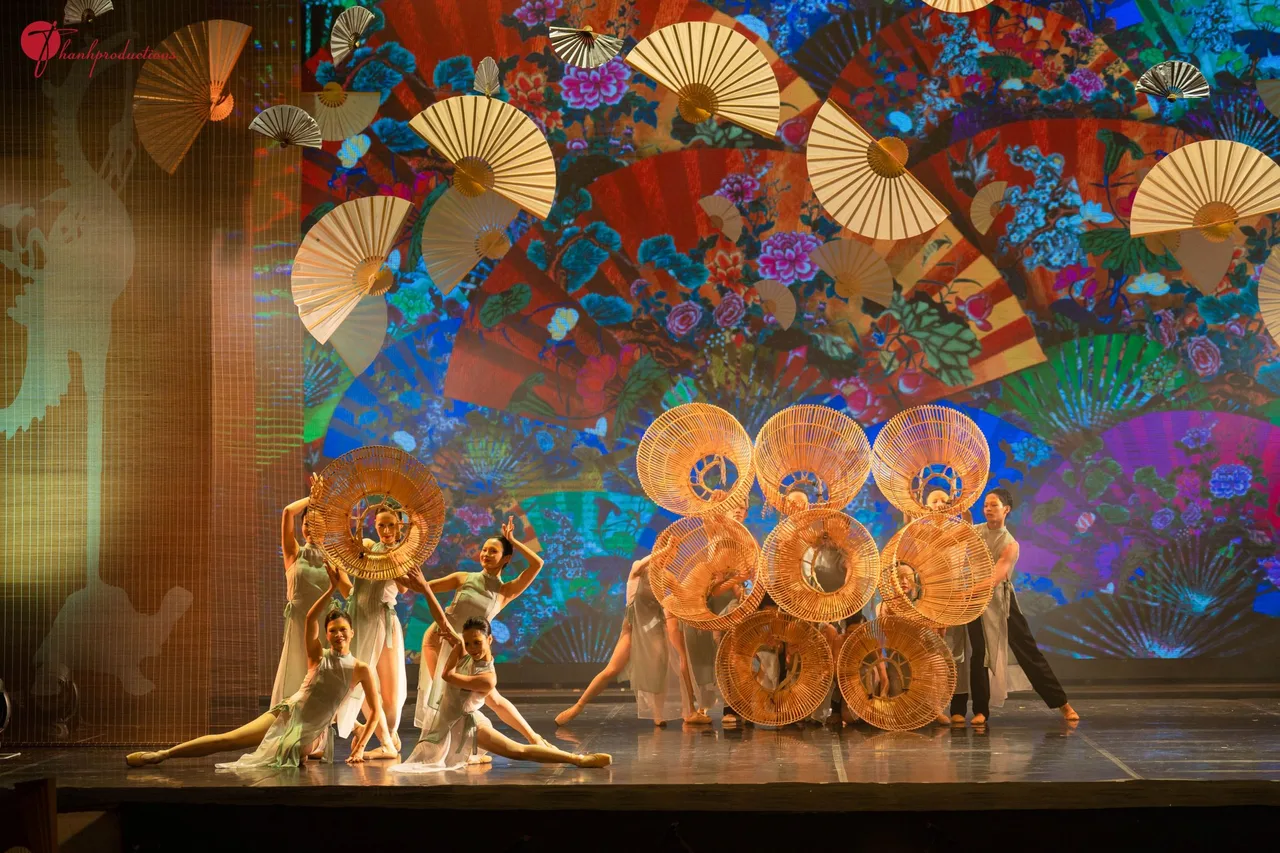 các vũ công trình diễn trên sân khấu cho vở diễn ballet Dó