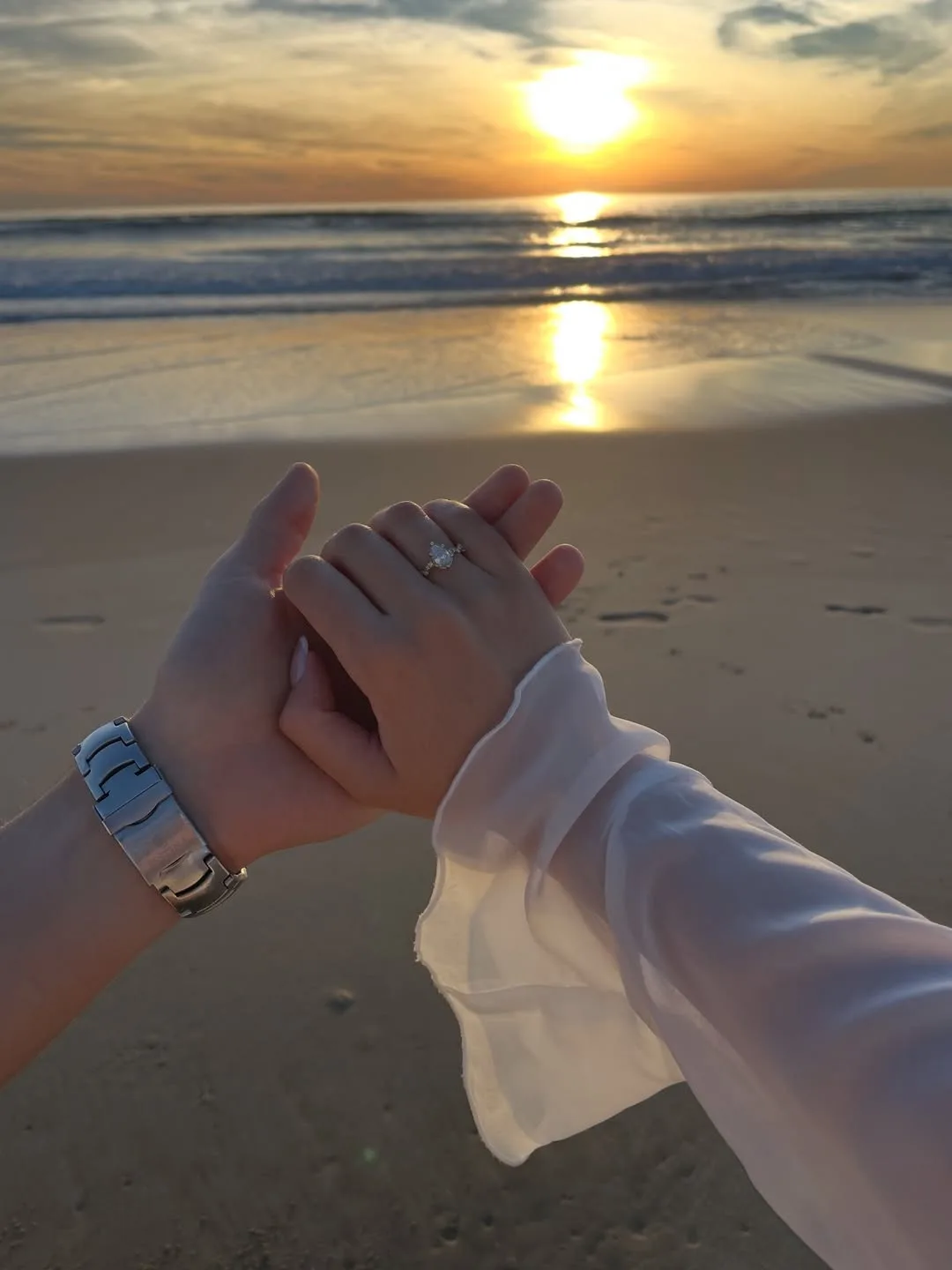 Dáng nhẫn hình giọt lệ - biểu tượng cho một tâm hồn nhạy cảm nhưng ẩn chứa nội lực kiên định, mạnh mẽ.