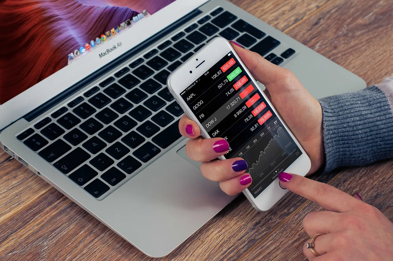 sử dụng app quản lý tài chính
