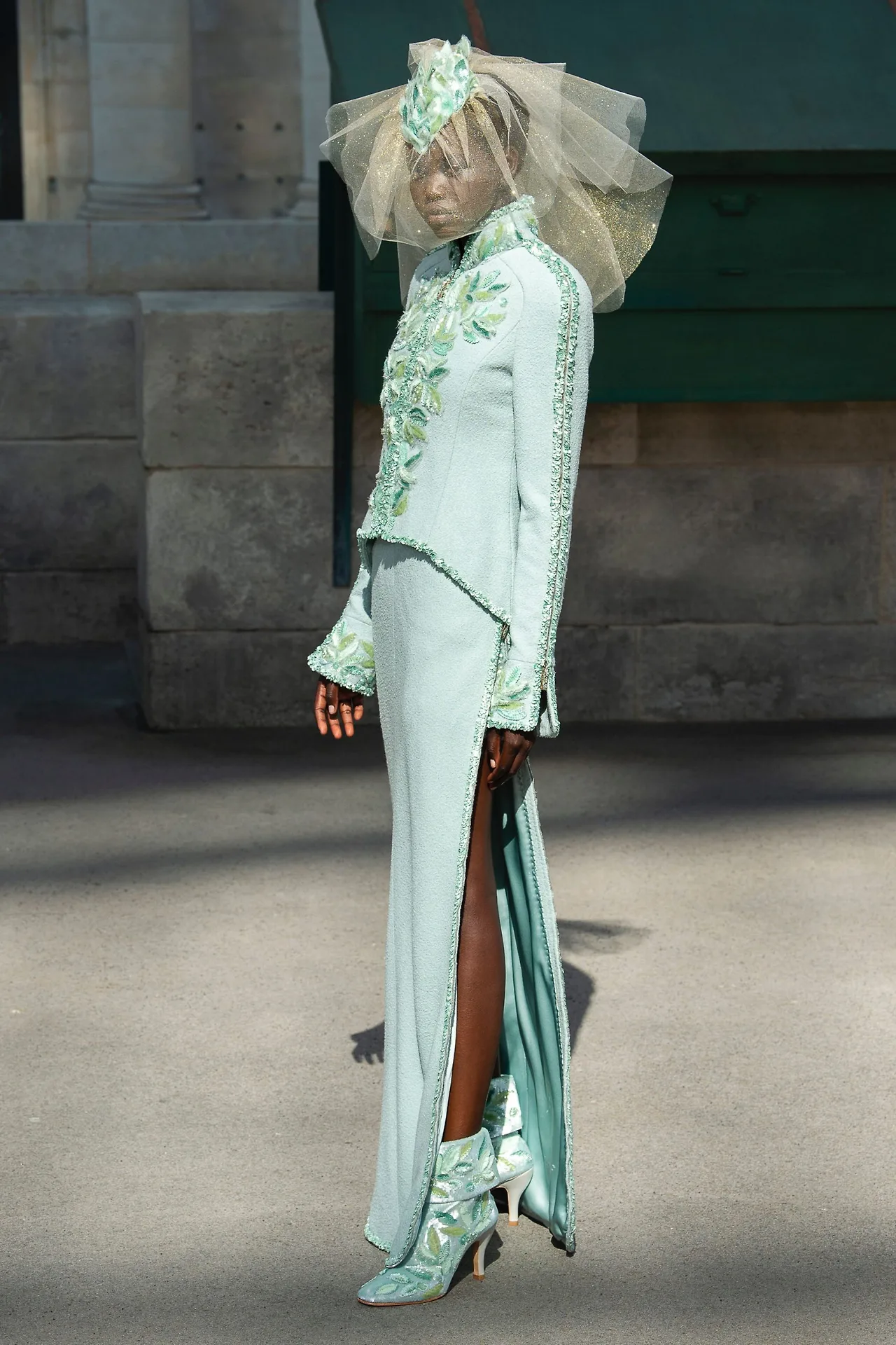 CHANEL fall 2018 couture váy cưới xanh lam