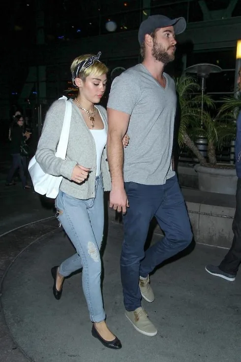 Miley Cyrus và Selena Gomez