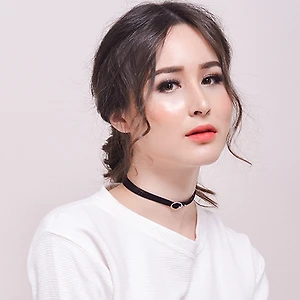 Hai cô gái trẻ và hành trình 