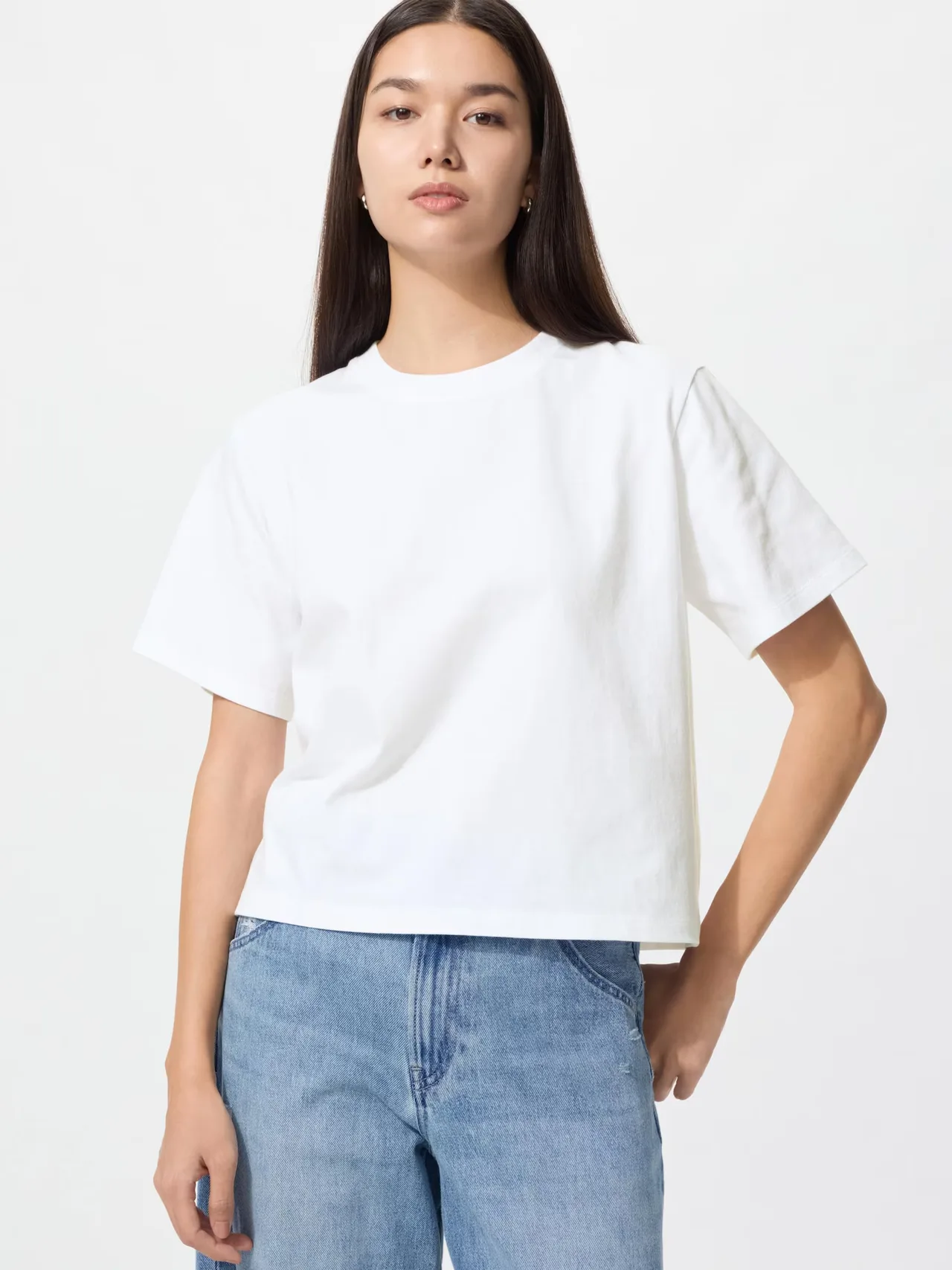 Áo thun trắng Uniqlo