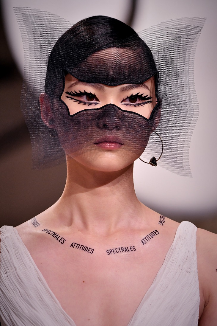 thương hiệu Dior lại lăng xê hình xăm slogan truyền cảm hứng? 3 thương hiệu Dior lại lăng xê hình xăm slogan truyền cảm hứng? 3